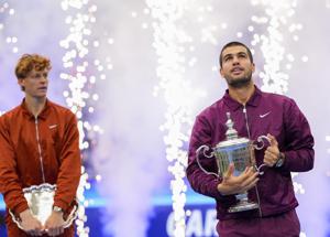 Us Open, Alcaraz strappa titolo e numero 1 del ranking Atp a Sinner - Jannik in ginocchio: "PiÃ¹ di cosÃ¬ non potevo fare. Sono stato prevedibile"