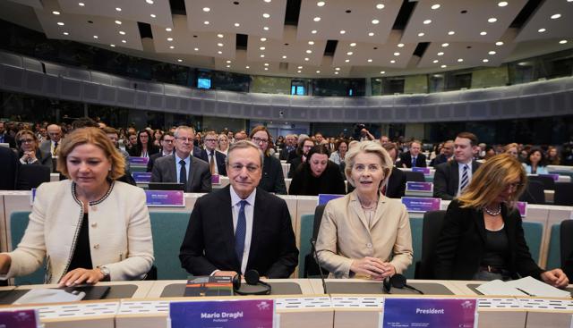 Draghi s'offre . Nuova sferzata all'Europa, pronto a sostituire la bollita Ursula. Appoggio di Meloni e (soprattutto) di Giorgetti