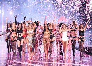 Victoria’s Secret Fashion Show 2025, tornano "gli angeli" del brand di lingerie all'insegna della body positivity