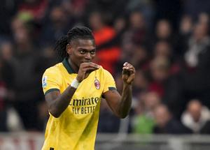 Milan-Fiorentina 2-1, Leao riporta il Diavolo in vetta - Furia viola contro l'arbitro. "Rigore? Errore enorme del Var"