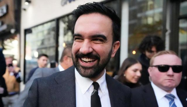 New York, l'incubo di Trump si è avverato: Mamdani eletto sindaco. Esplode la rabbia del tycoon sui social