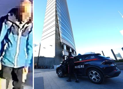 Donna accoltellata a Milano, l'aggressore: "Volevo colpire simbolicamente il potere economico"