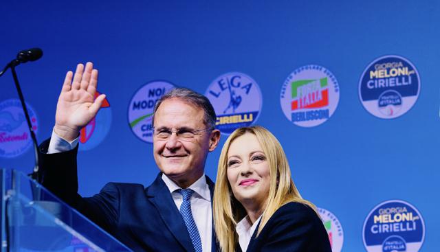 Giorgia Meloni al Palapartenope a sostegno di Edmondo Cirielli per le Regionali Campania Giorgia Meloni al Palapartenope a sostegno di Edmondo Cirielli per le Regionali Campania