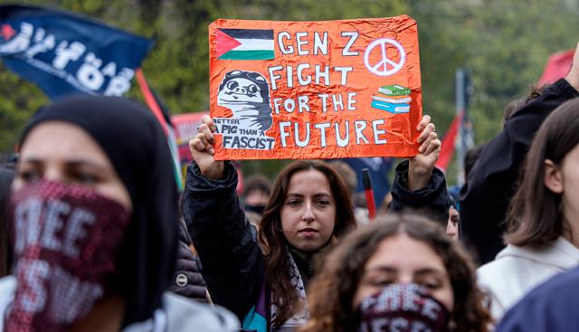 Manifestazione studentesca No Meloni Day e protesta per il clima