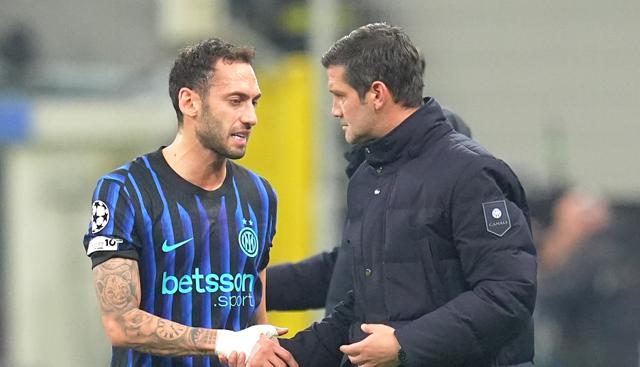 Calhanoglu e Chivu - foto Lapresse