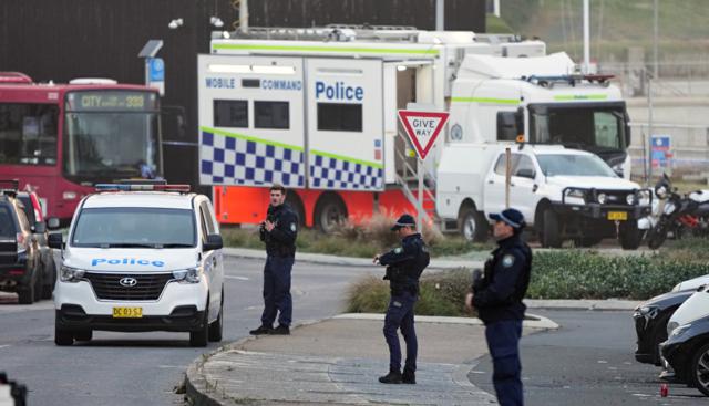 Terrorismo, padre e figlio dietro la strage di Sydney: 16 morti. Rischio crisi diplomatica Israele-Australia