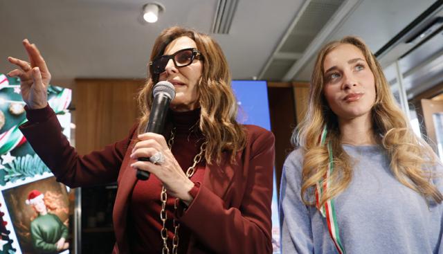 Santanchè gelata da Francesca Faccini, la "Venere" scelta come simbolo del turismo italiano confessa: "Sono una follower di Conte"