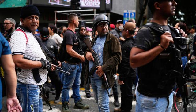 Italiani in Venezuela: "Militari in strada e coprifuoco. Supermercati svuotati e code alle pompe di benzina"