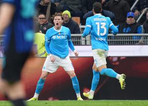 Inter-Napoli 2-2, McTominay blocca la fuga nerazzurra. Conte espulso, Stellini: 'Non commentiamo il rigore'