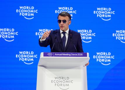 Von der Leyen: "I nuovi dazi un grande errore". Da Macron frecciata a Trump: "La legge del più forte porta a vassallizzazione e politica del sangue"