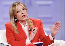 Meloni esce allo scoperto: "La Sinistra polemizza sull'Ice, ma poi chiede agli Usa di occuparsi della nostra difesa: un paradosso"