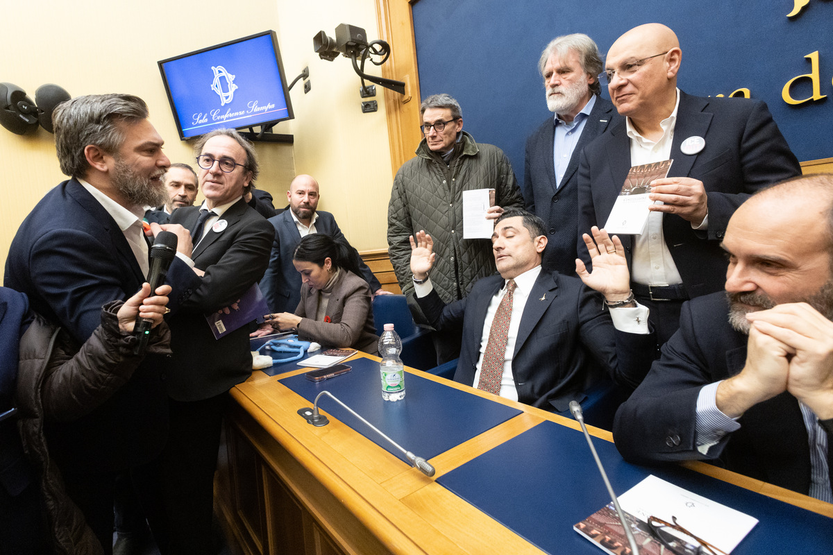conferenza stampa su legge di iniziativa popolare ‘ Remigrazione e Riconquista’
