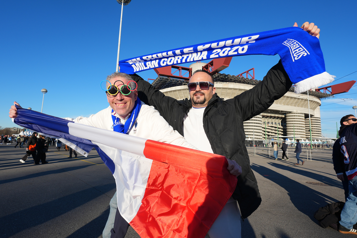 Atmosfera a San Siro per la cerimonia di apertura delle Olimpiadi invernali Milano Cortina