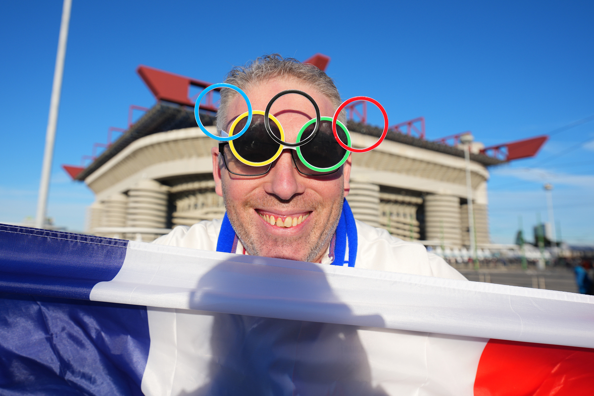 Atmosfera a San Siro per la cerimonia di apertura delle Olimpiadi invernali Milano Cortina