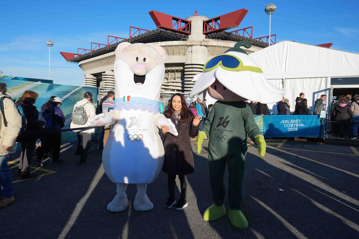 Atmosfera a San Siro per la cerimonia di apertura delle Olimpiadi invernali Milano Cortina