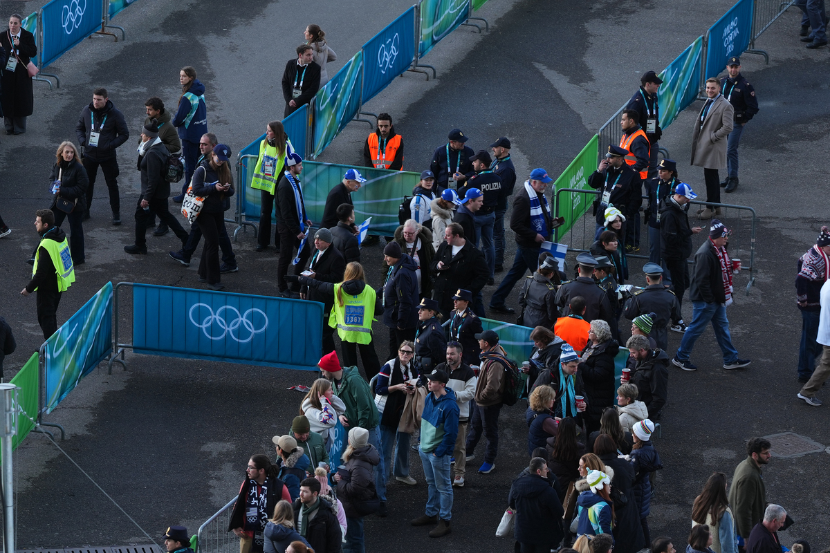 Atmosfera a San Siro per la cerimonia di apertura delle Olimpiadi invernali Milano Cortina