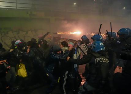 Milano-Cortina e gli scontri in città, l'affondo di Meloni: "Chi manifesta contro le Olimpiadi è nemico dell'Italia"