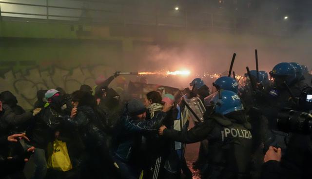Milano-Cortina e gli scontri in città, l'affondo di Meloni: "Chi manifesta contro le Olimpiadi è nemico dell'Italia"