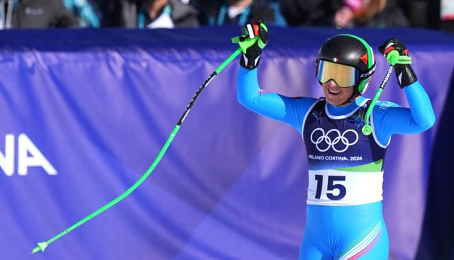 Milano-Cortina, è il giorno della discesa femminile. Brutta caduta per Vonn: urla di dolore in pista. Sofia Goggia terza. Fuori dal podio Pirovano e Brignone