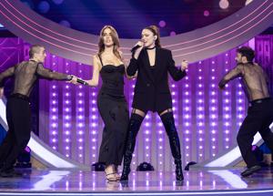 Annalaisa e Claraisa (Clara) la 'figlia putativa': duetto esilarante al GialappaShow. Video - Brenda Lodigiani, 'tra Silvia Toffanin e Love Bugs': l'intervista