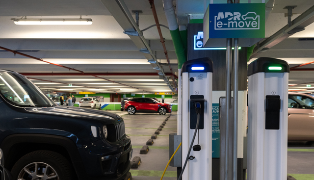 ADR amplia l’offerta di sosta intelligente con easy Parking, il parcheggio e-move segna un passo decisivo verso la mobilità a zero emissioni