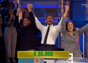 Stefano De Martino torna prima dalle vacanze? Ipotesi partenza anticipata per Affari Tuoi