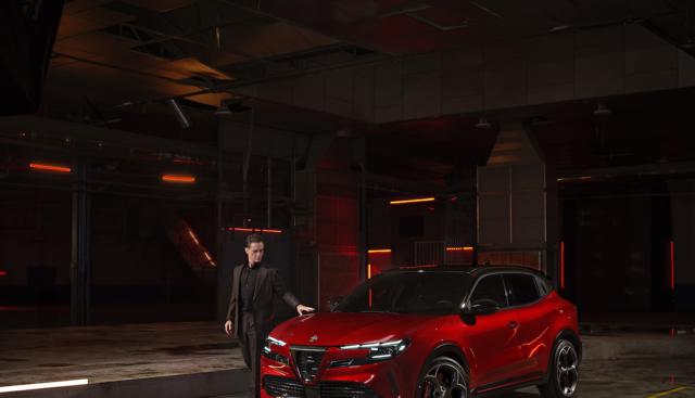 Alfa Romeo Junior, Pedro Alonso incanta nel nuovo film