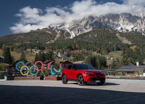 Alfa Romeo Junior: edizione Milano Cortina tra ibrido e EV -VIDEO-
