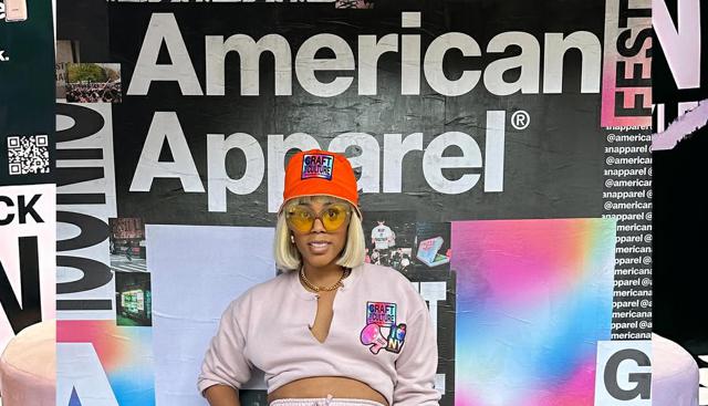 Brand o brand...elli / American Apparel, il marchio del minimal e del sesso diventato una setta: tra culto, crollo e molestie. Così il sogno americano è finito in incubo