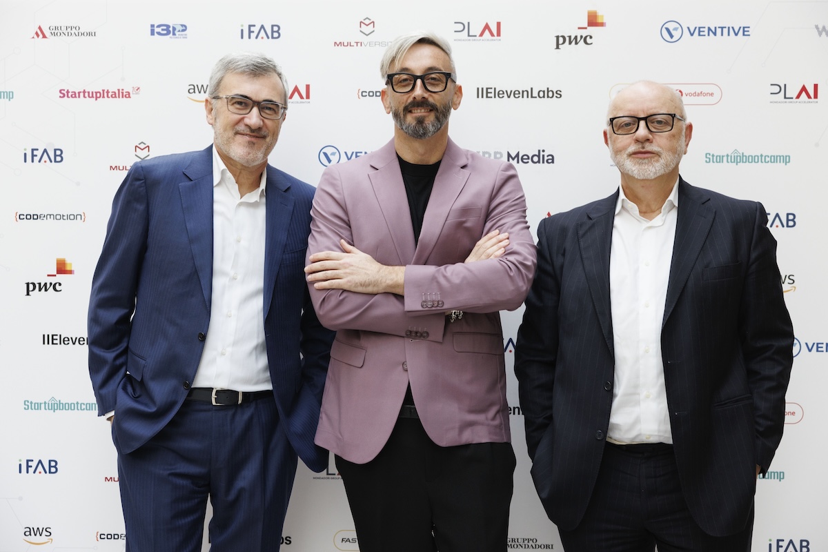 https://www.affaritaliani.it/static/upl2025/andr/0003/andrea-santagata--ad-mondadori-media-area-digital-e-polo-martech--stefano-argiolas--ceo-di-plai-e-chief-ai-officer-gruppo-mondadori--e-antonio-porro--amministratore-delegato-del-gruppo-mondadori.jpg