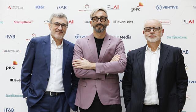 Andrea Santagata, Ad Mondadori Media area Digital e polo MarTech, Stefano Argiolas, CEO di PLAI e Chief AI Officer Gruppo Mondadori, e Antonio Porro, Amministratore delegato del Gruppo Mondadori Andrea Santagata, Ad Mondadori Media area Digital e polo MarTech, Stefano Argiolas, CEO di PLAI e Chief AI Officer Gruppo Mondadori, e Antonio Porro, Amministratore delegato del Gruppo Mondadori