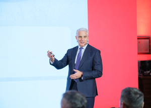 Unicredit da record: nel 2025 l'utile balza a 10,6 miliardi in crescita del 14%. Ed Ã¨ boom di dividendi