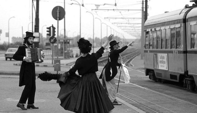 "Il teatro delle strade": a Milano la mostra di Enzo Arnone