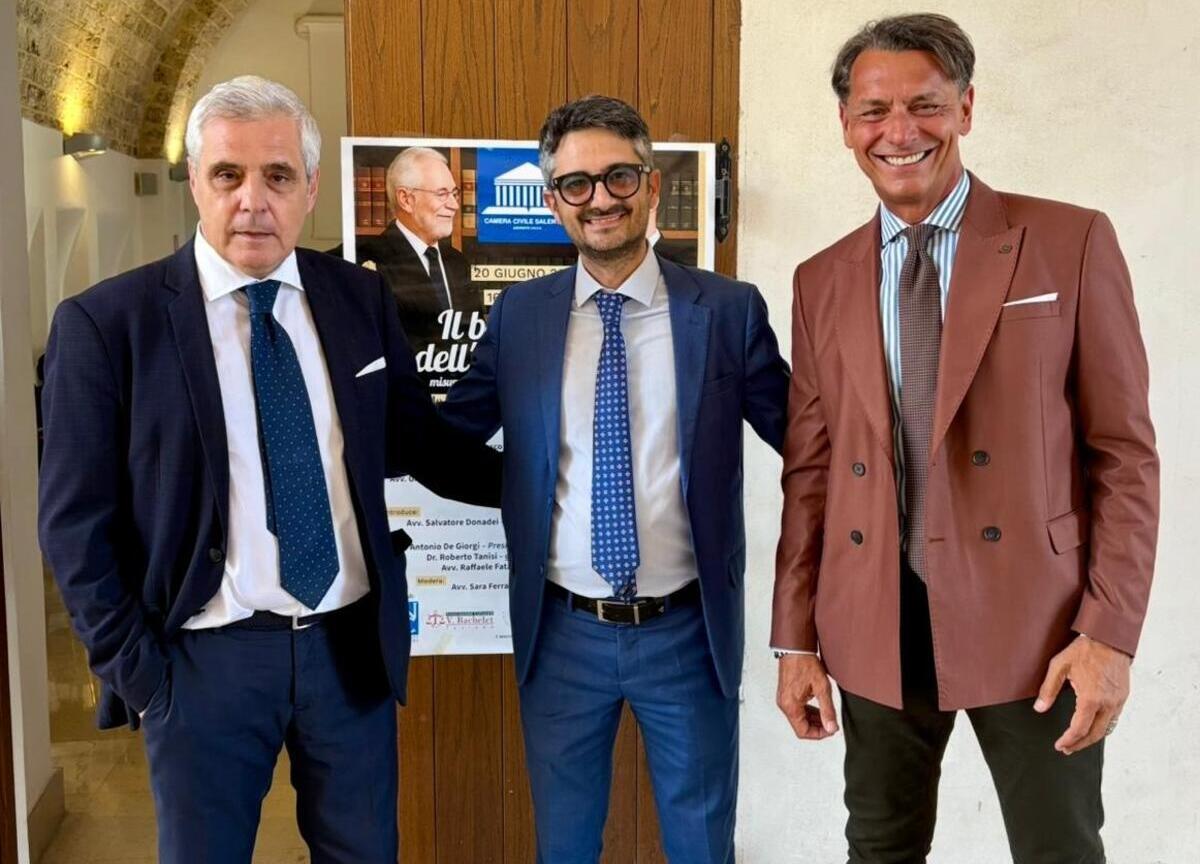 Da sx Avv. Dei Lazzaretti (Pres. Camera Penale Lecce), Avv. Ponzo (Pres. Aiga Lecce), Avv. Donadei (Pres. Camera Civile Salentina) Da sx Avv. Dei Lazzaretti (Pres. Camera Penale Lecce), Avv. Ponzo (Pres. Aiga Lecce), Avv. Donadei (Pres. Camera Civile Salentina)