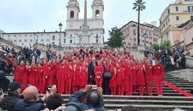 “Mai violenza, solo amore”. La responsabilità sociale diventa danza e fa subito notizia