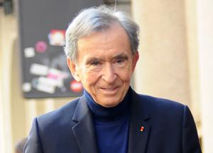 Moda, Lvmh torna in Cina col vento in poppa: Arnault apre quattro nuovi store a Pechino