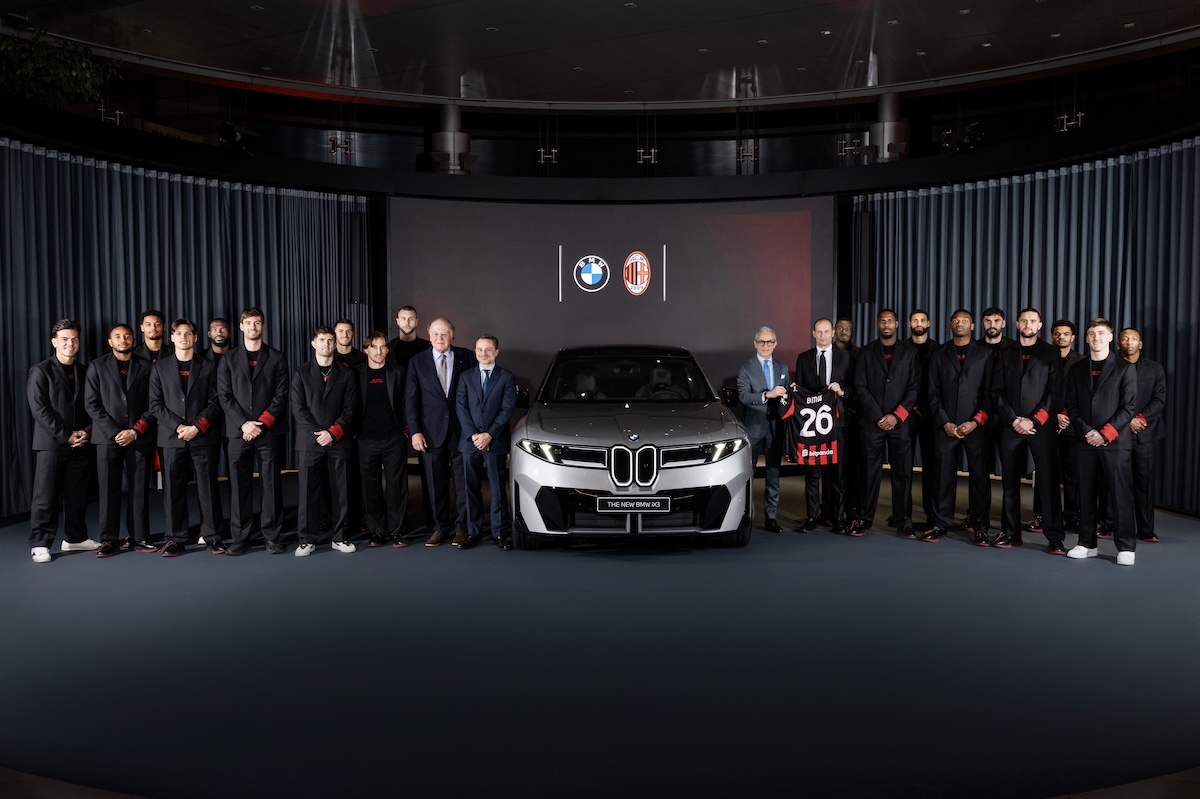 AC Milan e BMW Italia: svelata la flotta 2025-26 alla presenza di Allegri e Scaroni