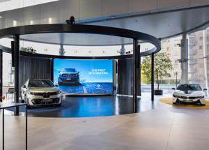 BMW Italia rinnova la sede di San Donato con la nuova House of BMW