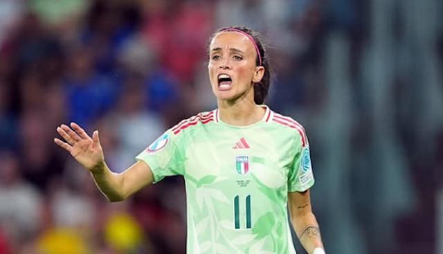 Ascolti tv, Rai1 raddoppia Canale 5 con le Azzurre agli Europei. Angioni sale sul podio, In Onda crolla in prima serata