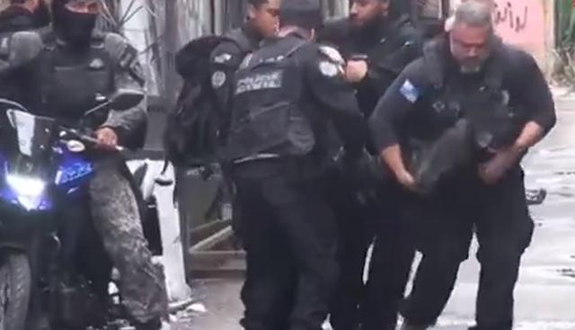 Brasile, sparatorie e guerriglia a Rio: almeno 60 morti e oltre 100 arresti nella maxi operazione anti-narcos