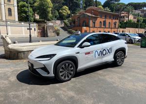 BYD e MAXI portano la mobilitÃ  elettrica nei taxi: a Roma le prime Sealion 7