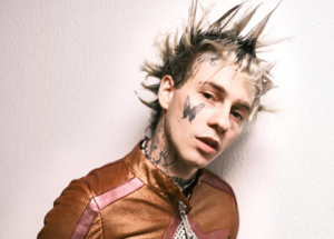 Chiello, la societÃ  del cantante finisce in rosso: ricavi crollati. E ora si trova davanti a un bivio: ricapitalizzare o... liquidare