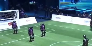 cina calcio robot