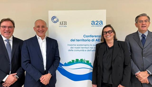 Da sinistra: Massimiliano Riva (presidente Aeb); Renato Mazzoncini (ad A2A); Annamaria Arcudi (ad Aeb); Roberto Tasca (presidente A2A)