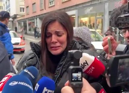 Crans-Montana, la moglie del titolare del pub scoppia in lacrime dopo l'arresto del marito: "È una tragedia inimmaginabile"