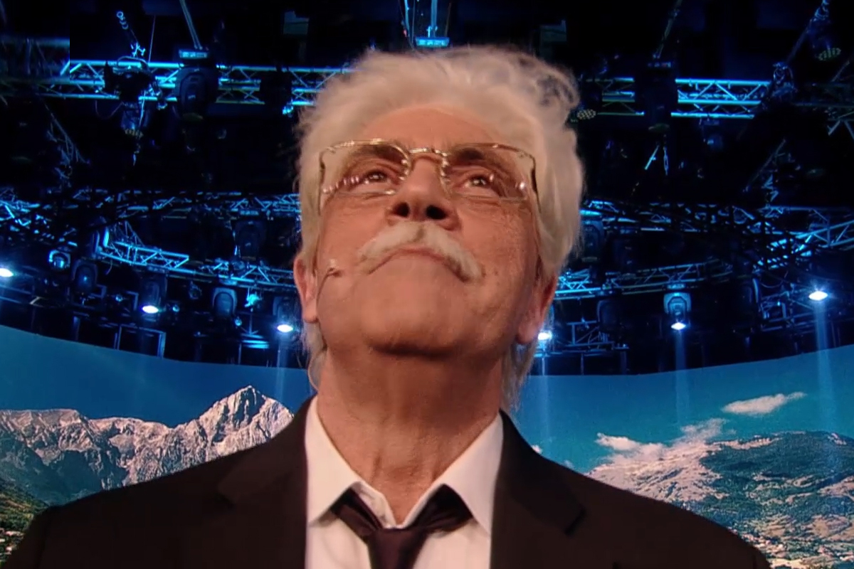 Crozza   Razzi commenta l’attualità politica italiana tra gaffe, canzoni e sproloqui su Mamdani