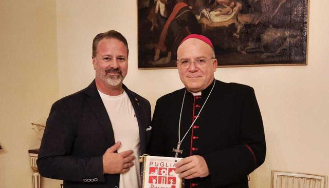 Lecce: cuccioli Lions in visita all'Arcivescovo