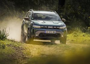Dacia Duster 2025: design essenziale e robusto