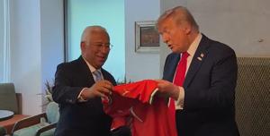 Donald Trump maglia Cristiano Ronaldo