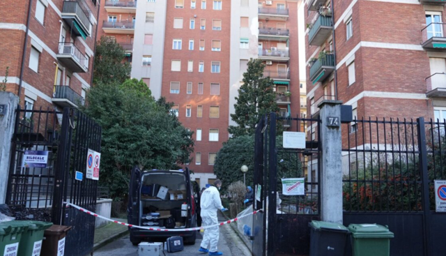 Donna trovata morta a Milano rilievi e indagini in corso